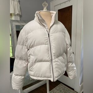 White Puffer Jacket (M)